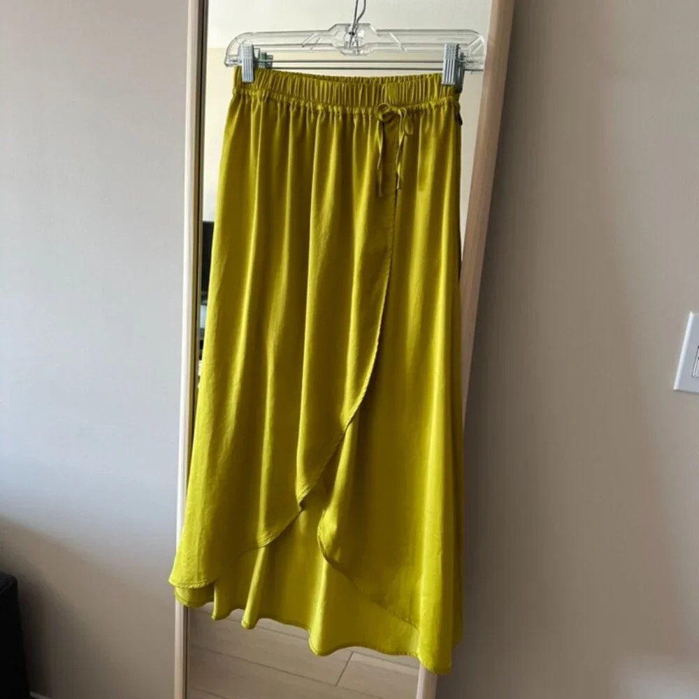 Freeman T. Porter Women's chartreuse skirt (size XS) - Picture 1 of 2